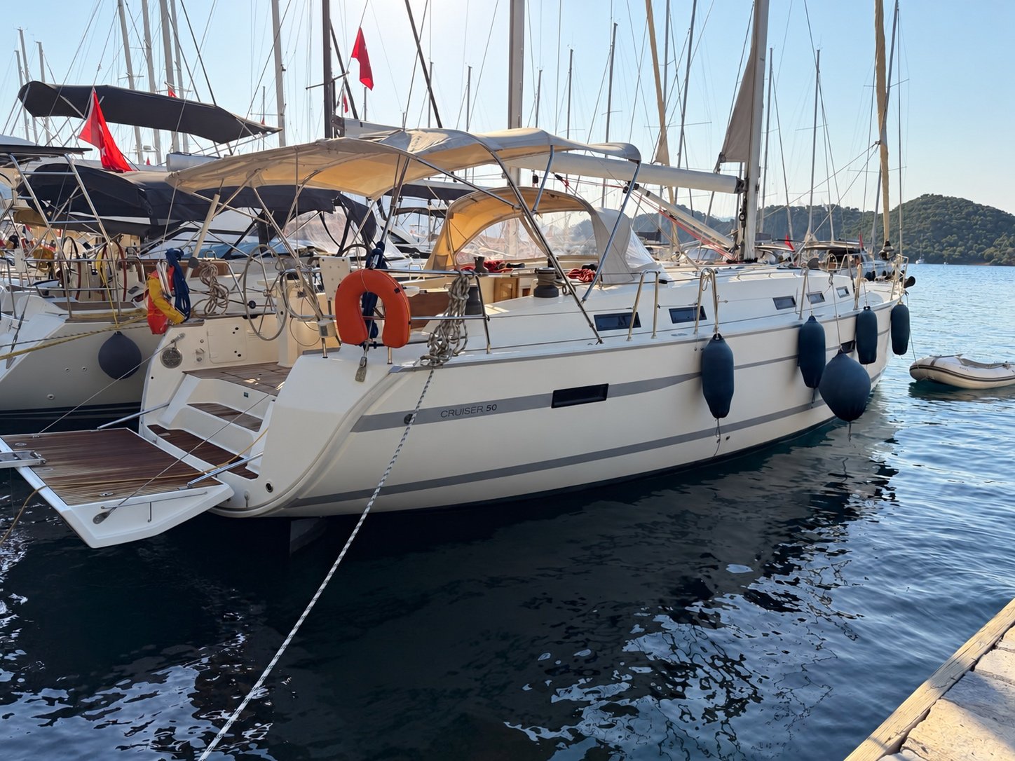 01_Bavaria_Cruiser_50_Exterior_Quarter