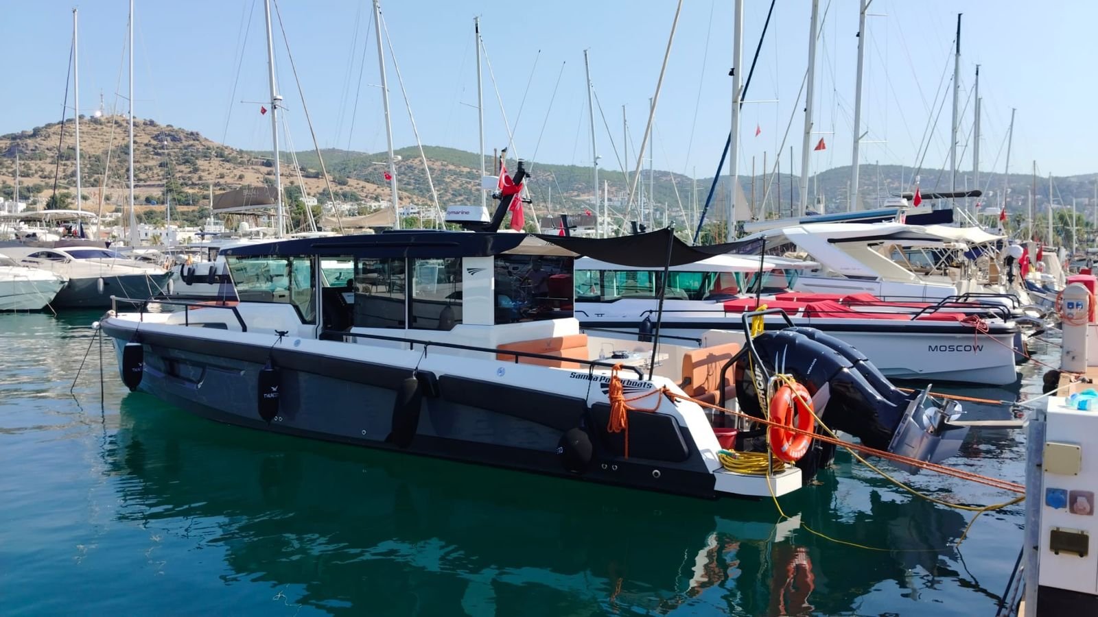 01_Exterior_Port_Quarter