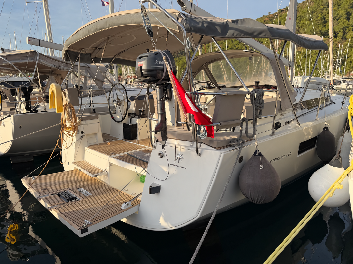 02_Exterior_Quarter